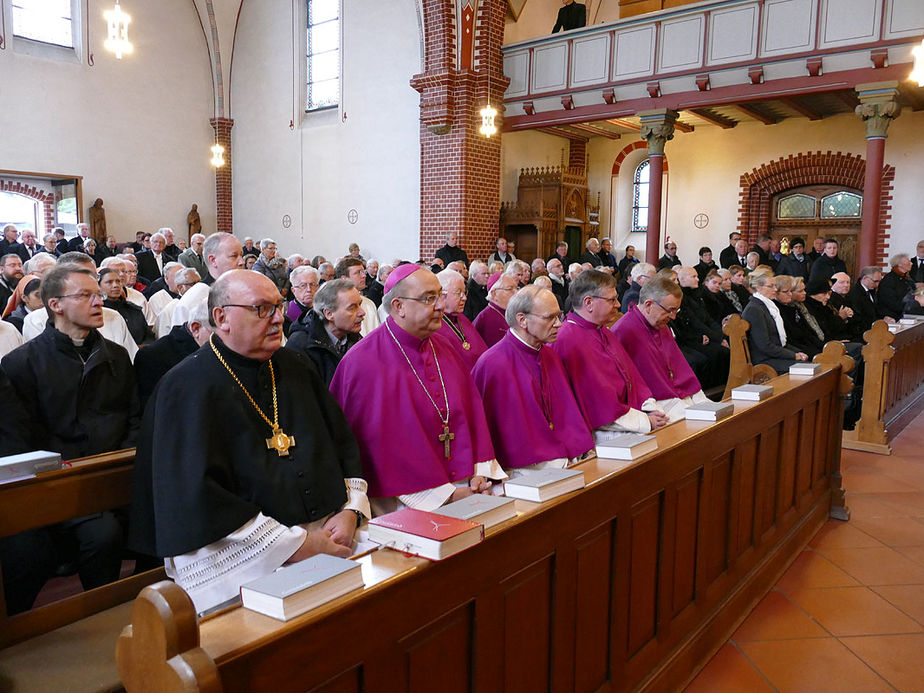 Pontifikalrequiem und Beisetzung von Weihbischof em. Johannes Kapp (Foto: Karl-Franz Thiede)